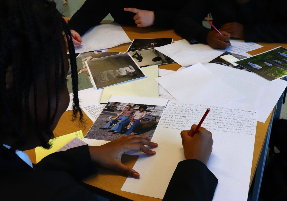 Autograph workshop in a classroom