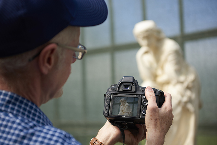 Volunteer Photographer Gordon Baird photographs public sculpture in Glasgow