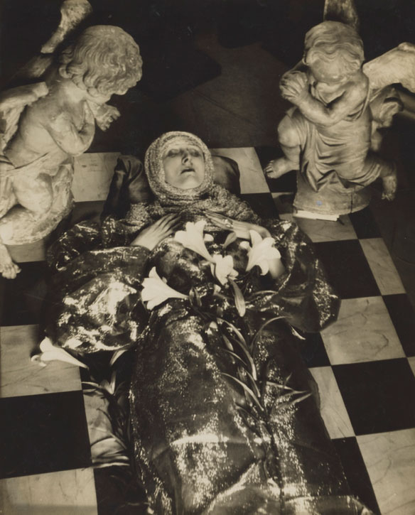 Edith Sitwell at Sussex Gardens