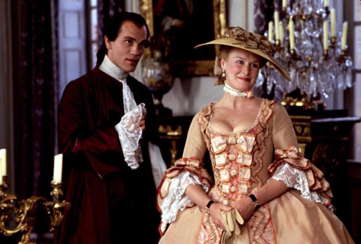 Still of Glenn Close as Marquise Isabelle de Merteuil in 'Dangerous Liaisons' (1988)