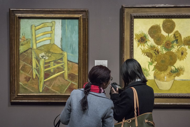 Viewing Van Gogh's 'Sunflowers' in The National Gallery