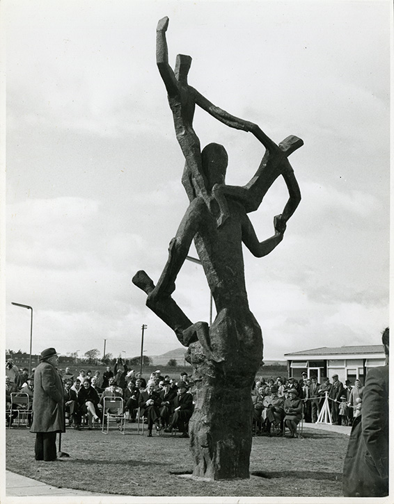 Unveiling of Benno Schotz's 'Ex Terra' in Glenrothes, 1965