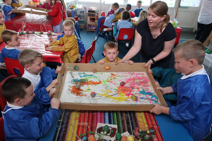 Artist Nicola McGovern helps pupils create their egg painting