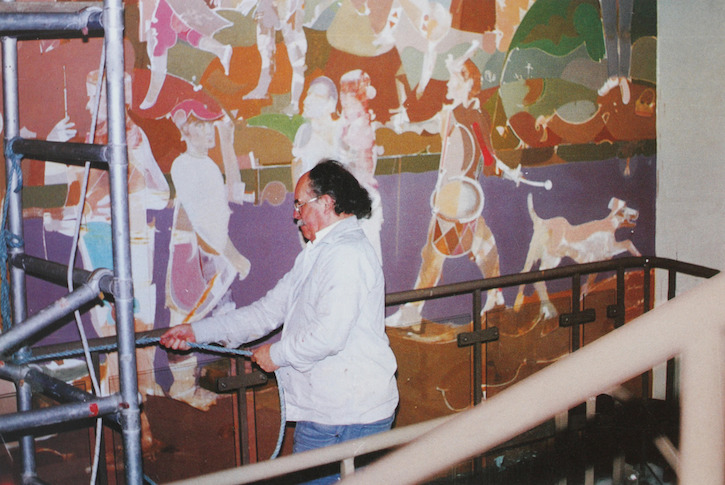 James Cumming painting the Linlithgow Mural
