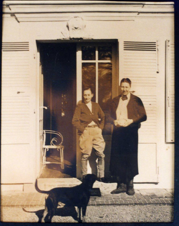 Marlow Moss and Netty Nijhoff, outside their home in Gauciel