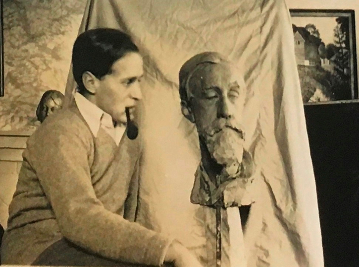 Stephen Tomlin and his bust of Lytton Strachey