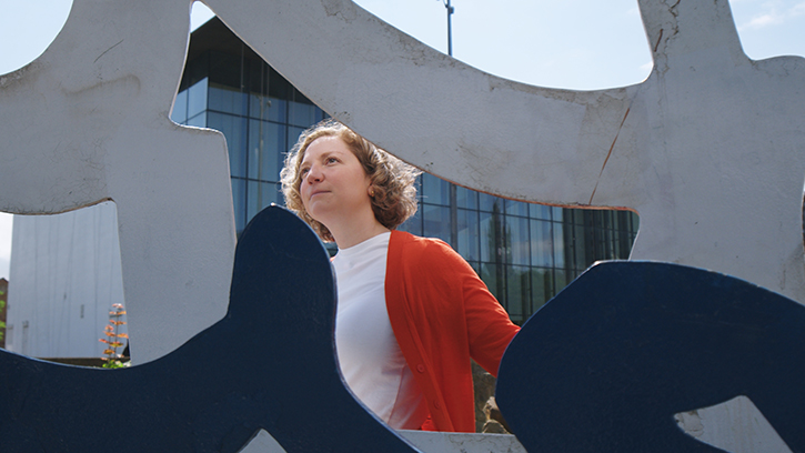 Still from HENI Talks' film on Claes Oldenburg's 'Bottle of Notes'