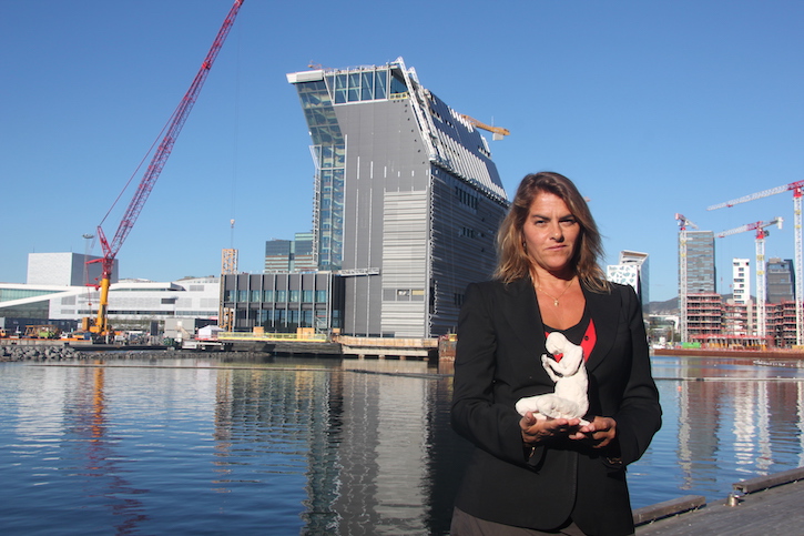 Tracey Emin with a model of 'The Mother' in Oslo, 2018