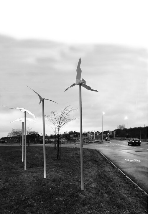 David Annand's sculpture facing towards the Diamond Bridge