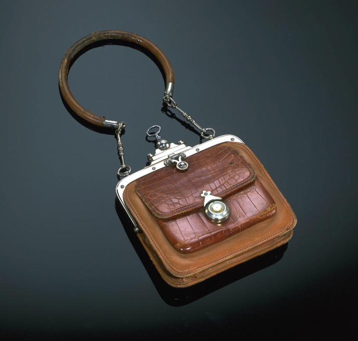 This 14th century Iraqi handbag is the only one of its type in the world –  Museum Crush