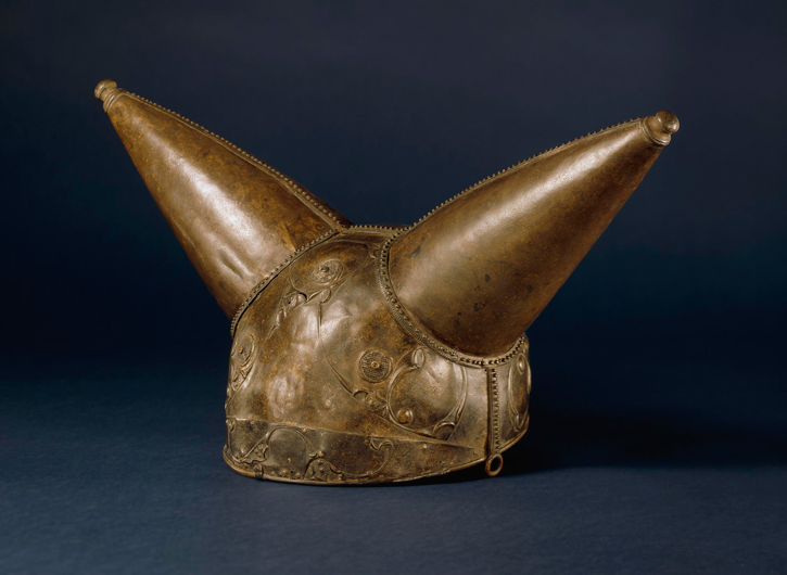 c.150–50 BC, Iron Age copper alloy helmet dredged from the River Thames at Waterloo Bridge in the early 1860s