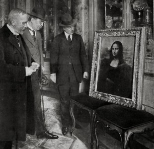 The Mona Lisa on display in the Uffizi Gallery, Florence, 1913