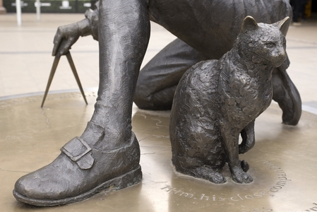 The Matthew Flinders Memorial Statue