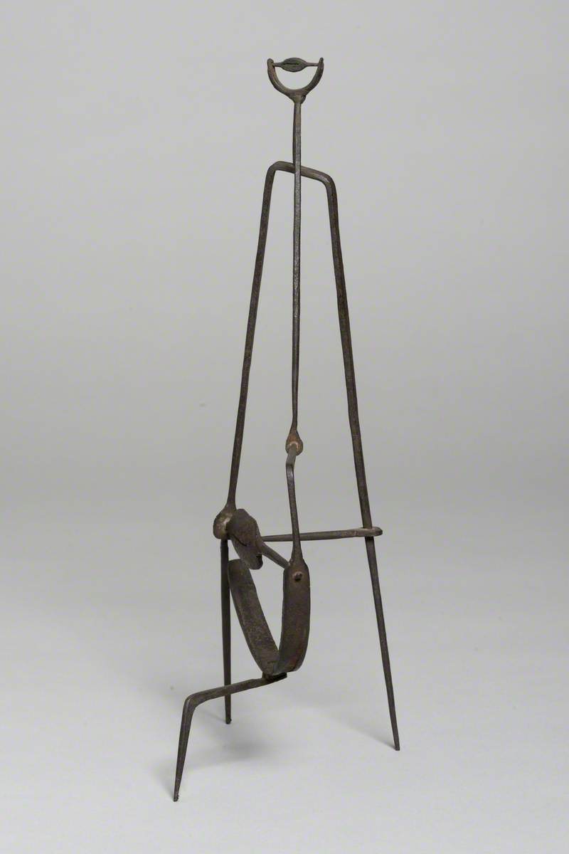 Crouching Woman / Menyw yn ei Chwrcwd