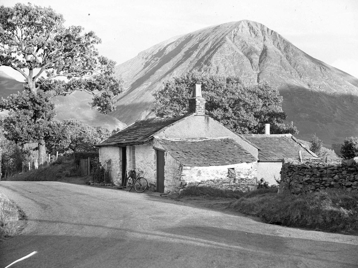 Building on Roadside and Fells