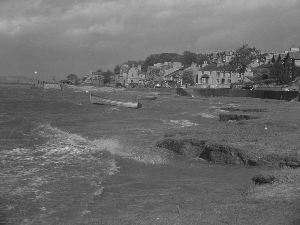 Waves at Arnside