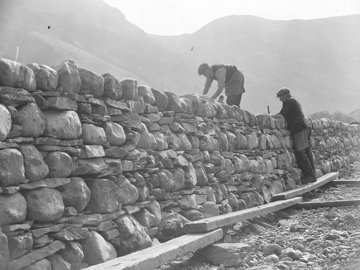Men Walling