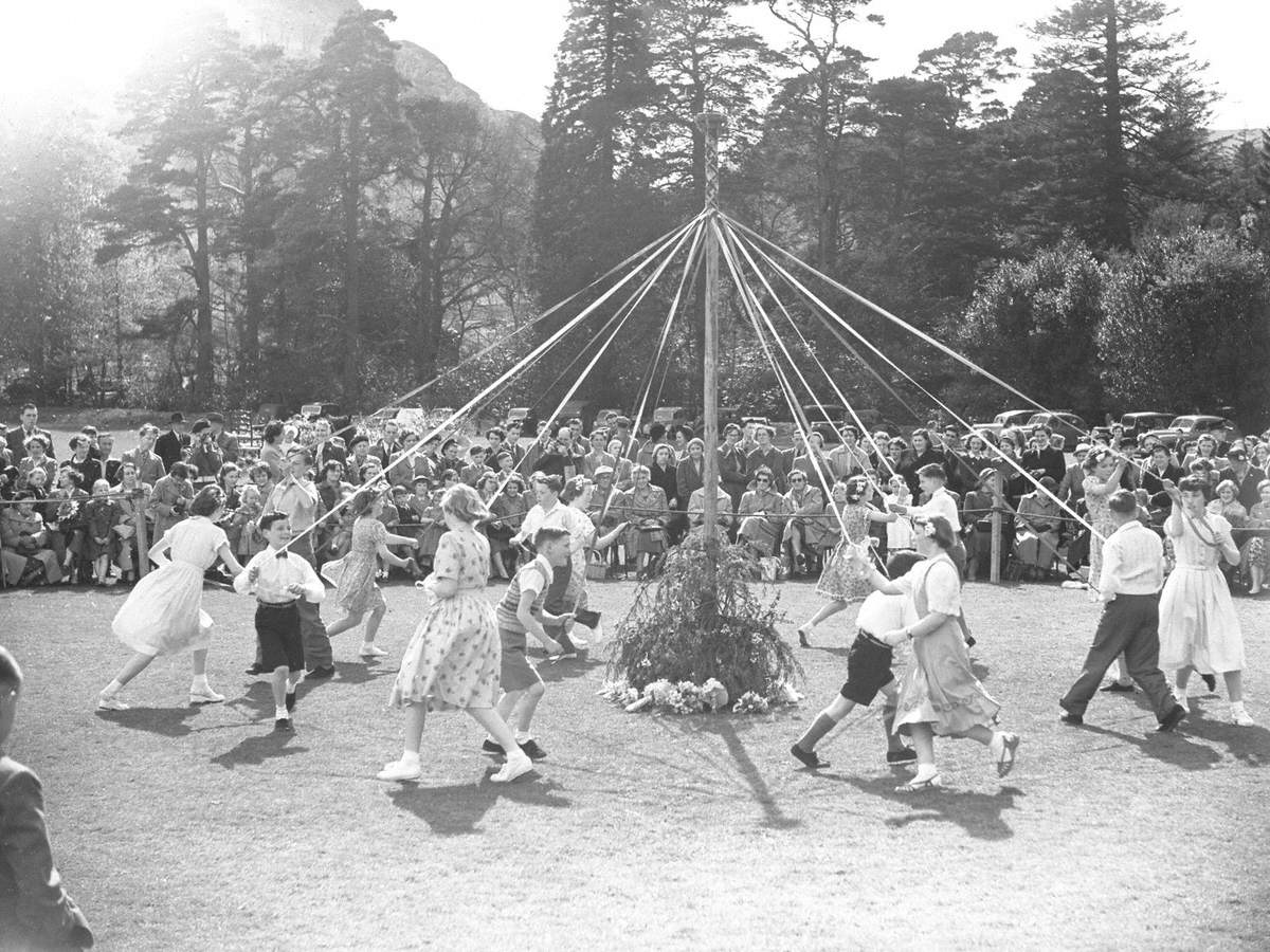 Maypole Dancing