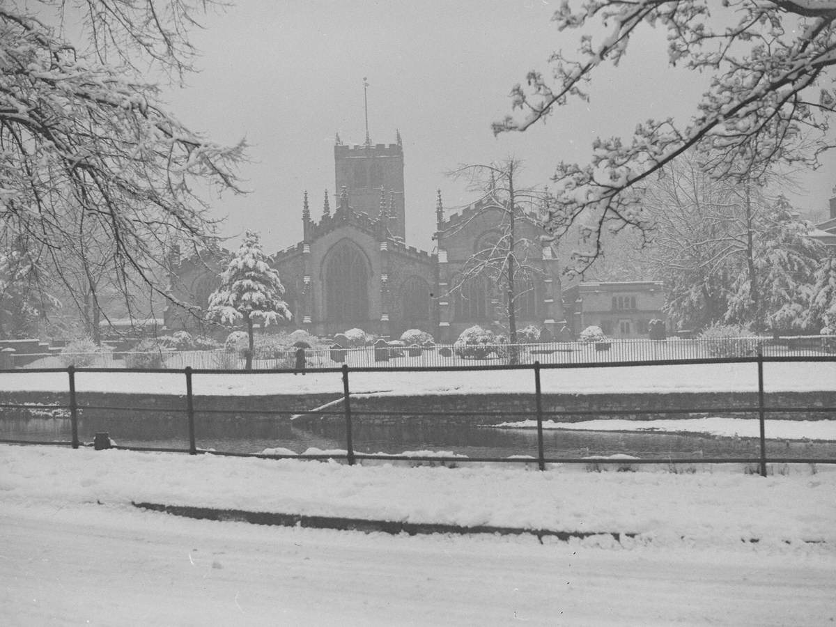 Kendal Parish Church in Winter