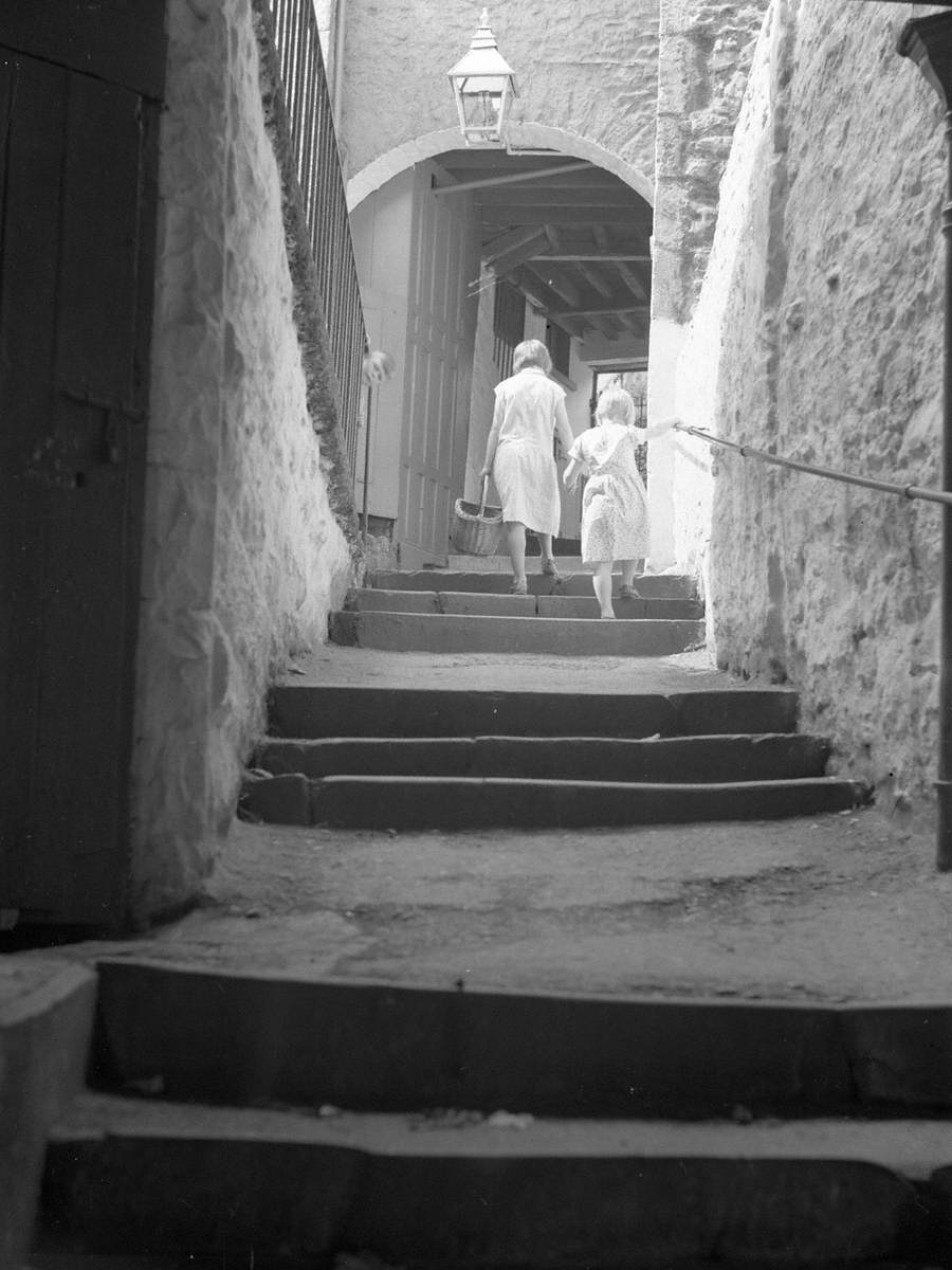 Children in Alleyway, Kendal