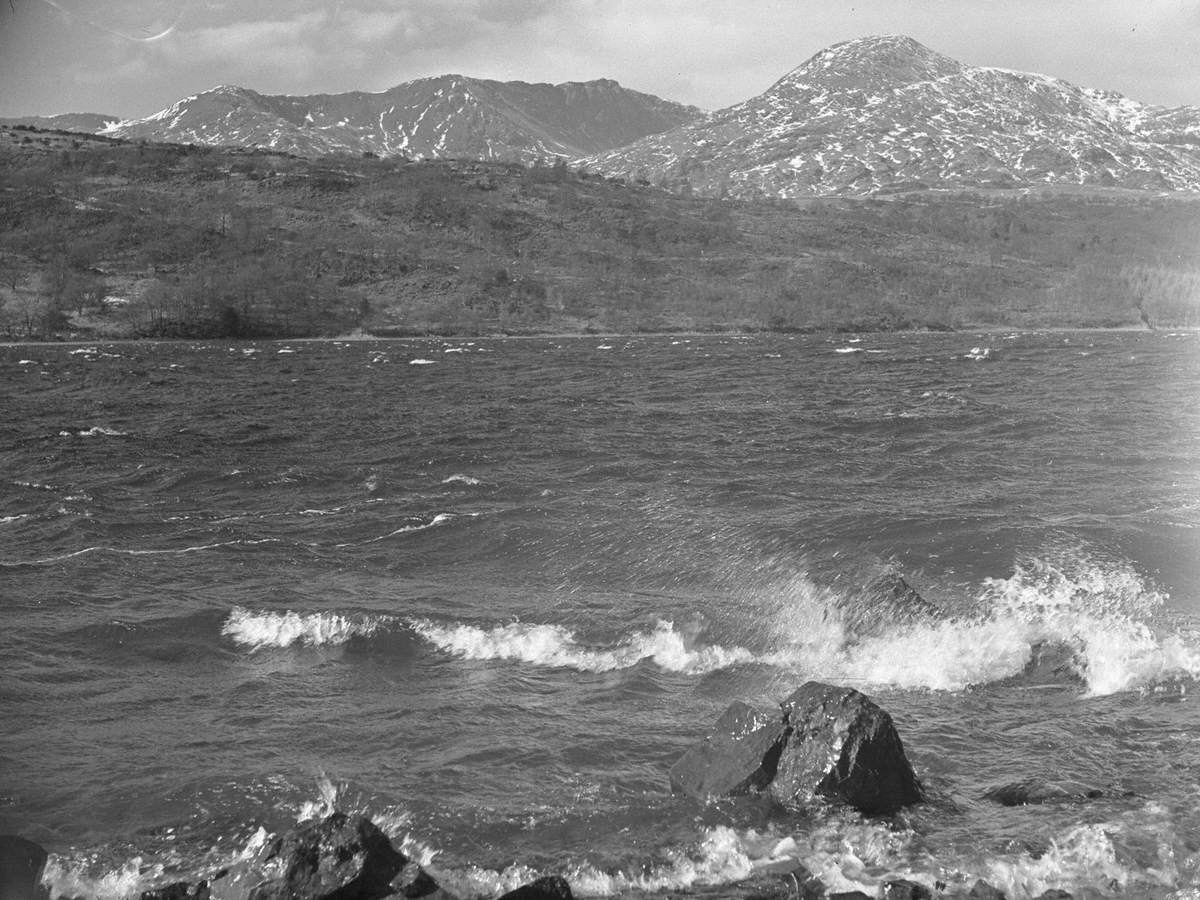 Winter Waves at Coniston