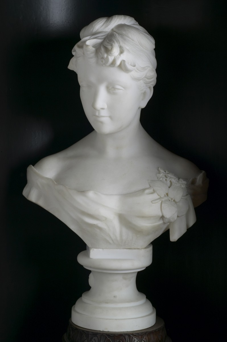 Lilas Blanc (Portrait de Mme la Baronne L. de N.)