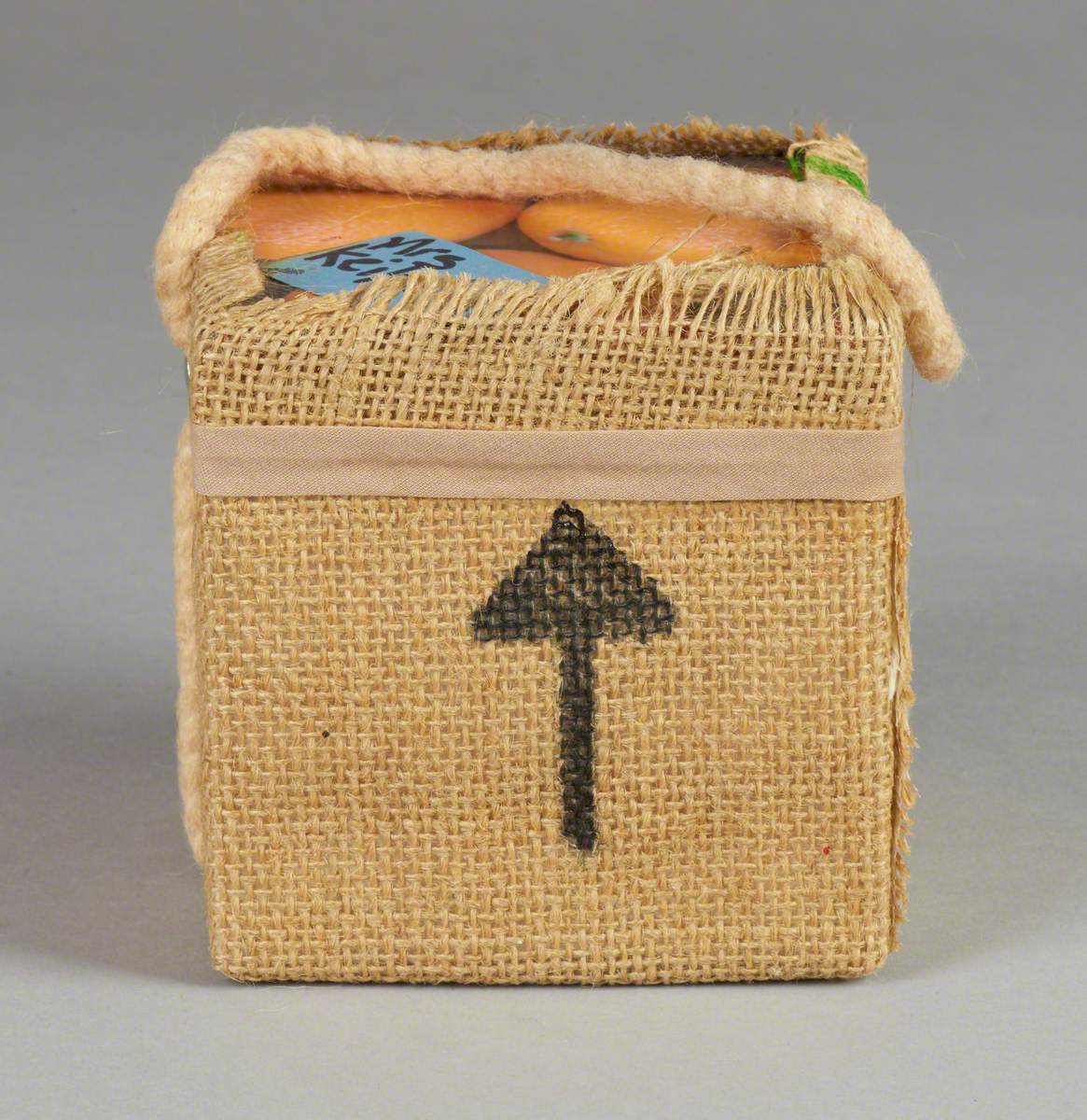 121 Linked Cubes: Cube wrapped in Jute with the Top Showing an Image of Oranges