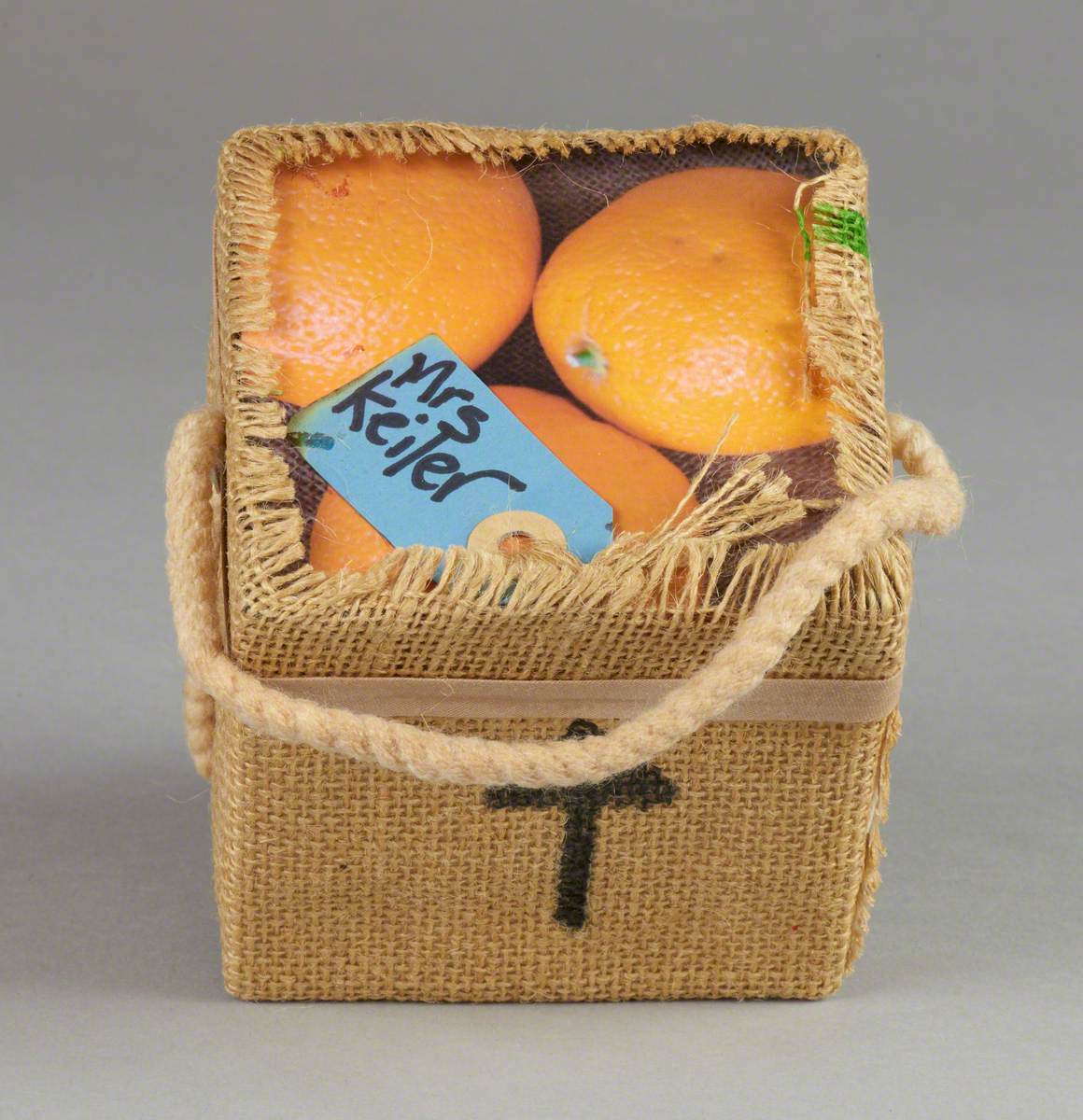 121 Linked Cubes: Cube wrapped in Jute with the Top Showing an Image of Oranges