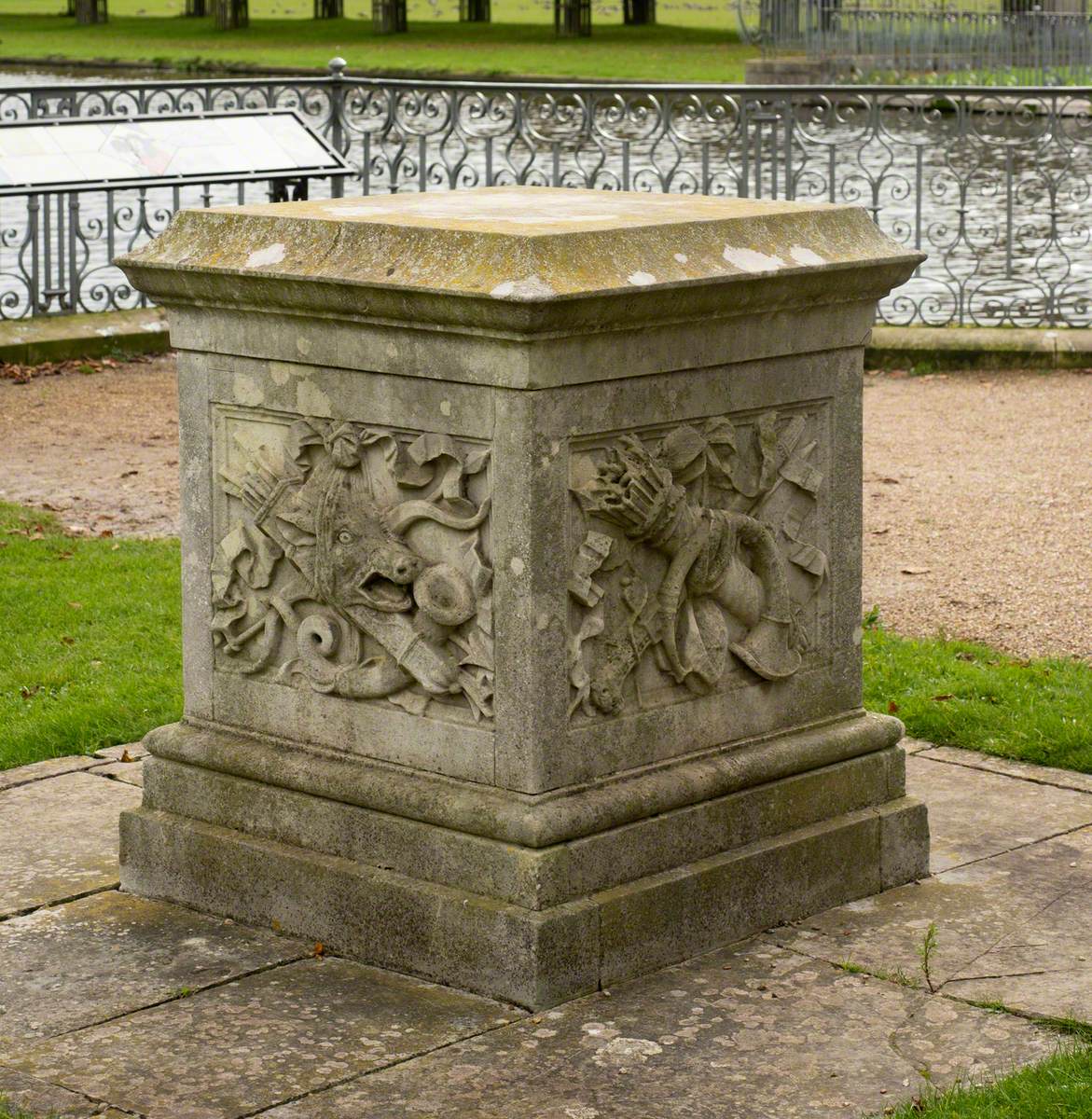 Hunting of the Caledonian Boar (Pedestal)