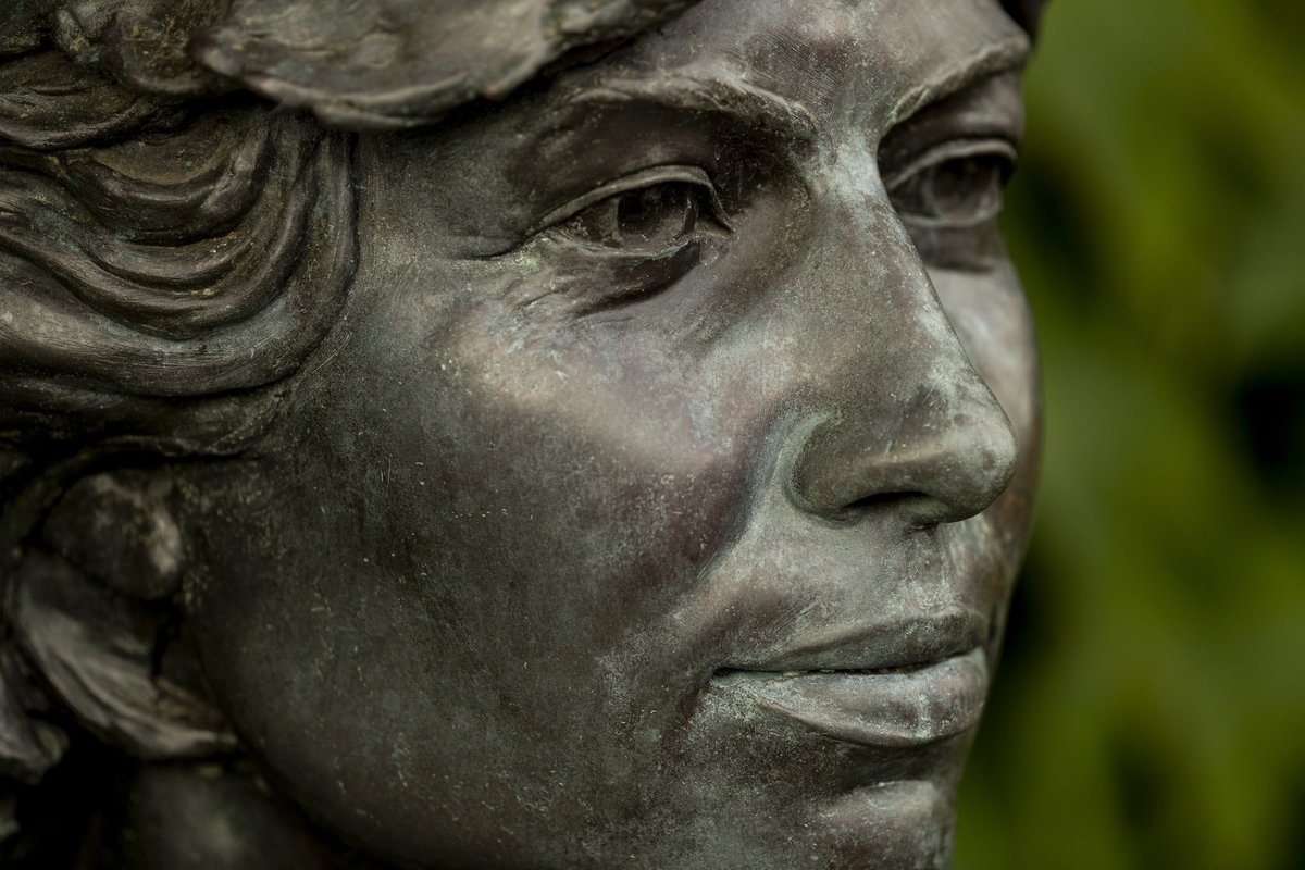 Five Lady Champions Busts – Virginia Wade (b.1945)