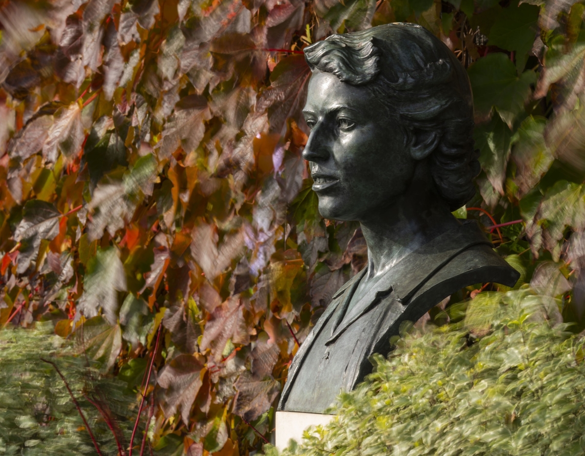 Five Lady Champions Busts – Angela Mortimer (b.1932)