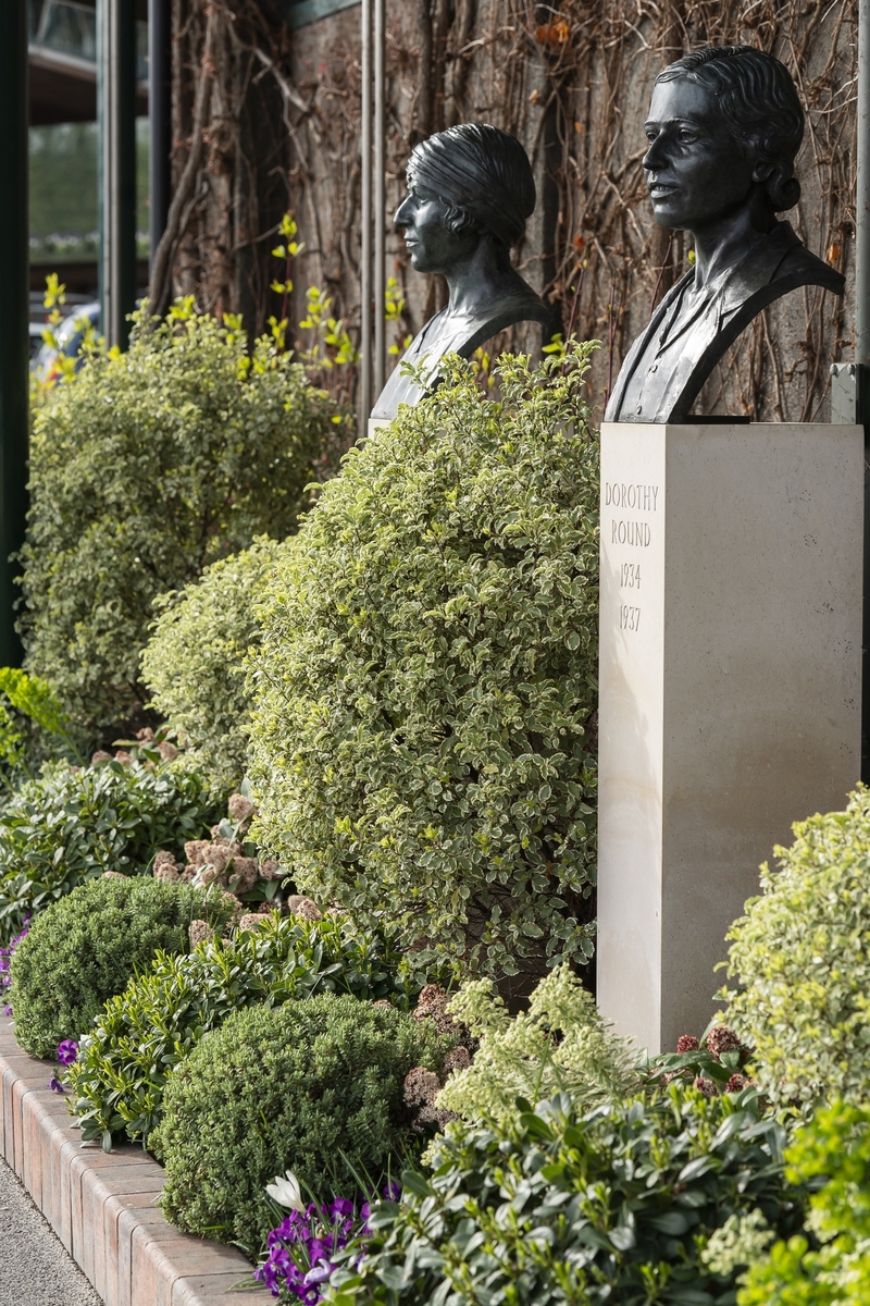 Five Lady Champions Busts – Dorothy Round (1909–1982)