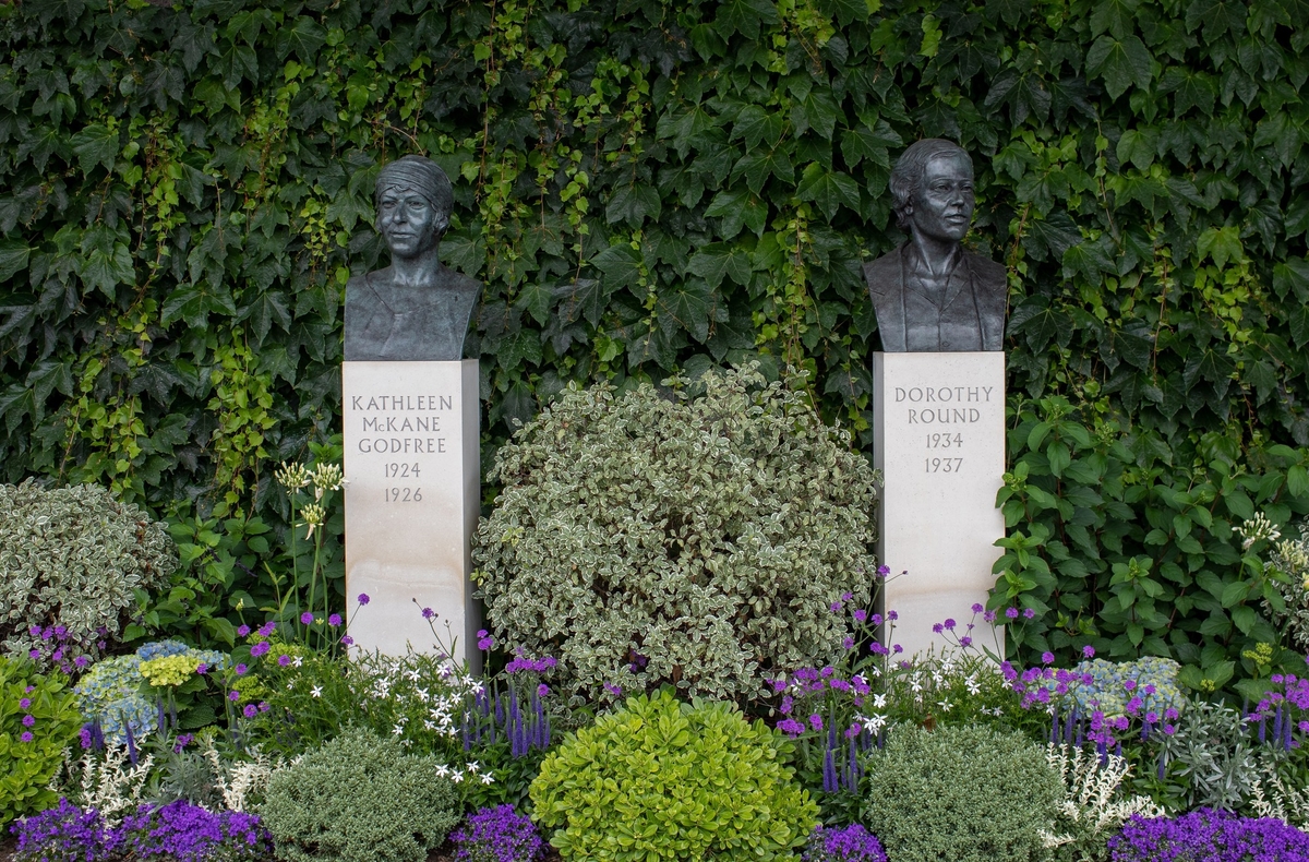 Five Lady Champions Busts – Dorothy Round (1909–1982)