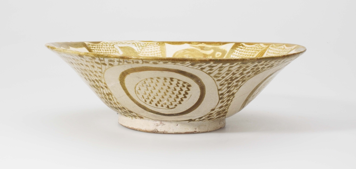 Bowl with Lustre Decoration