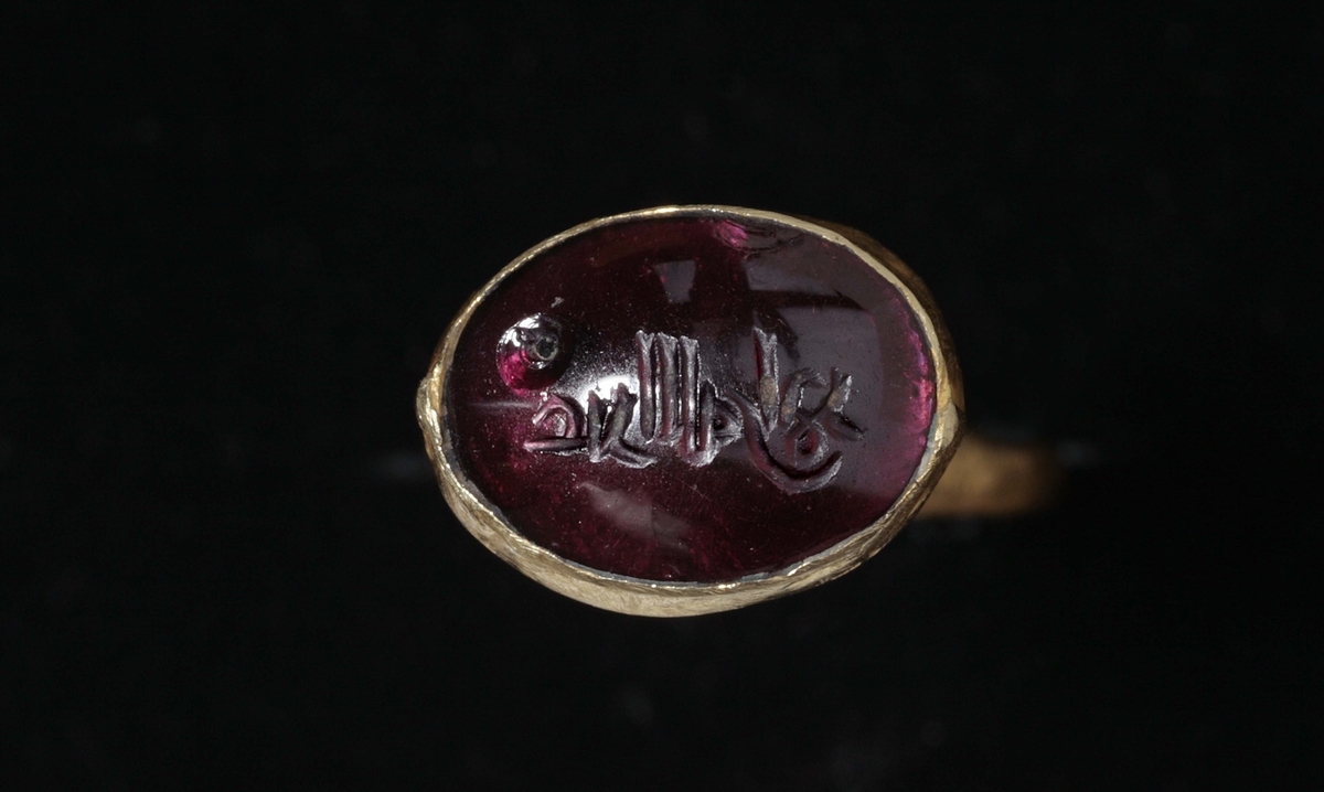 Seal Ring with Tall Bezel