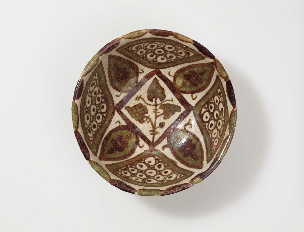 Shallow Bowl with Lustre Decoration