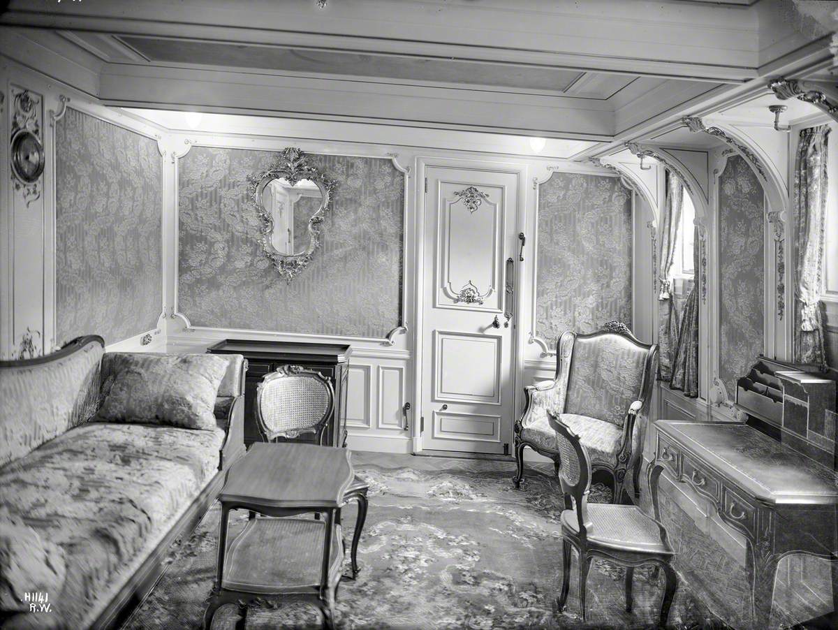 Sitting room of first class cabine de luxe