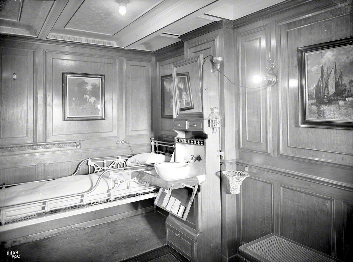 First class oak panelled state room