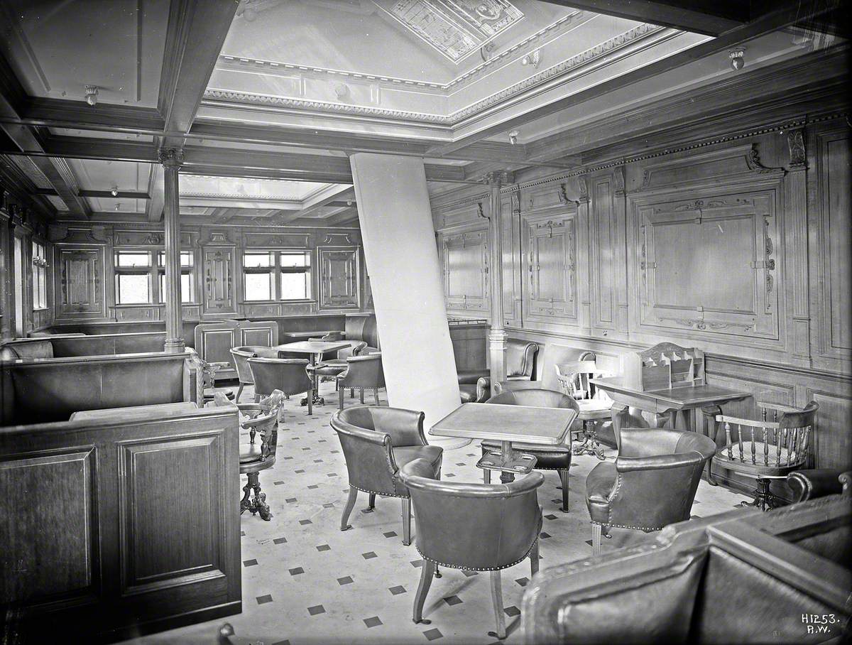 First class smoke room, with mast passing through floor to ceiling