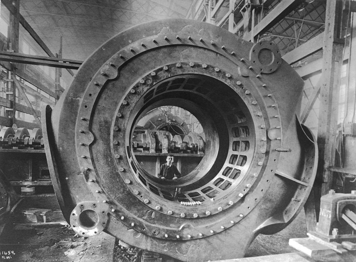 Casing of one of the change-over valves in engine works, with figure