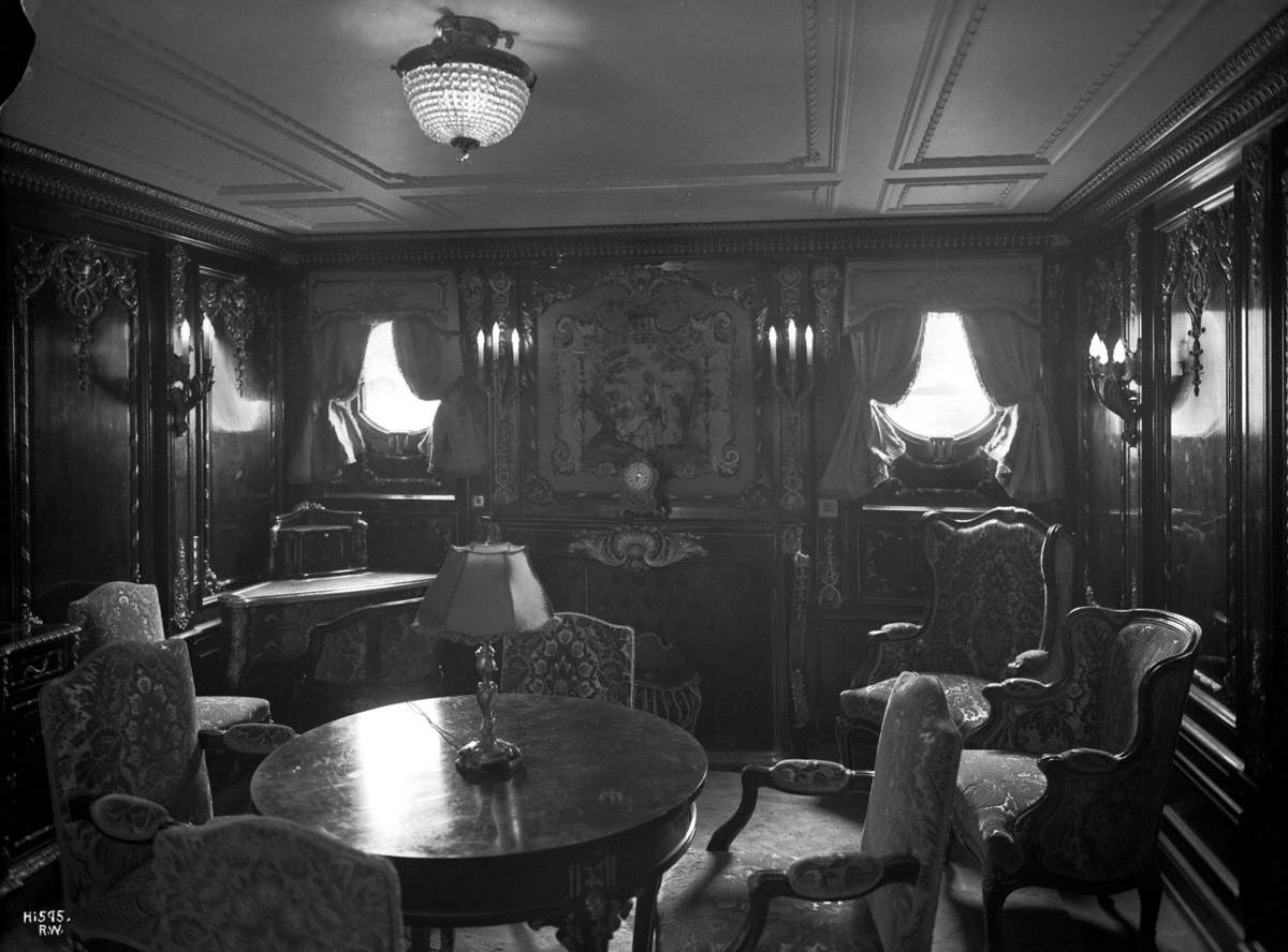 Sitting room of first class parlour suite, Regency style