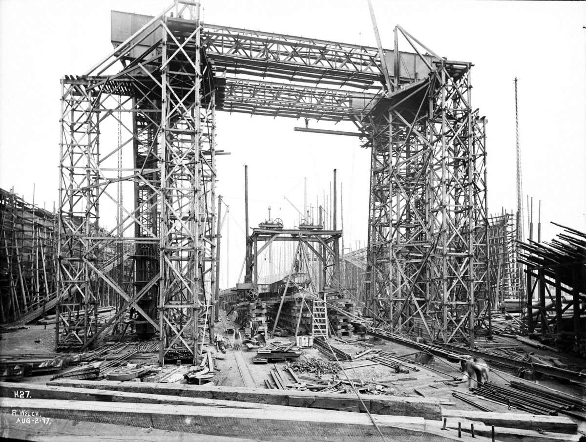 Construction of 'Oceanic' from keel laying to bottoming