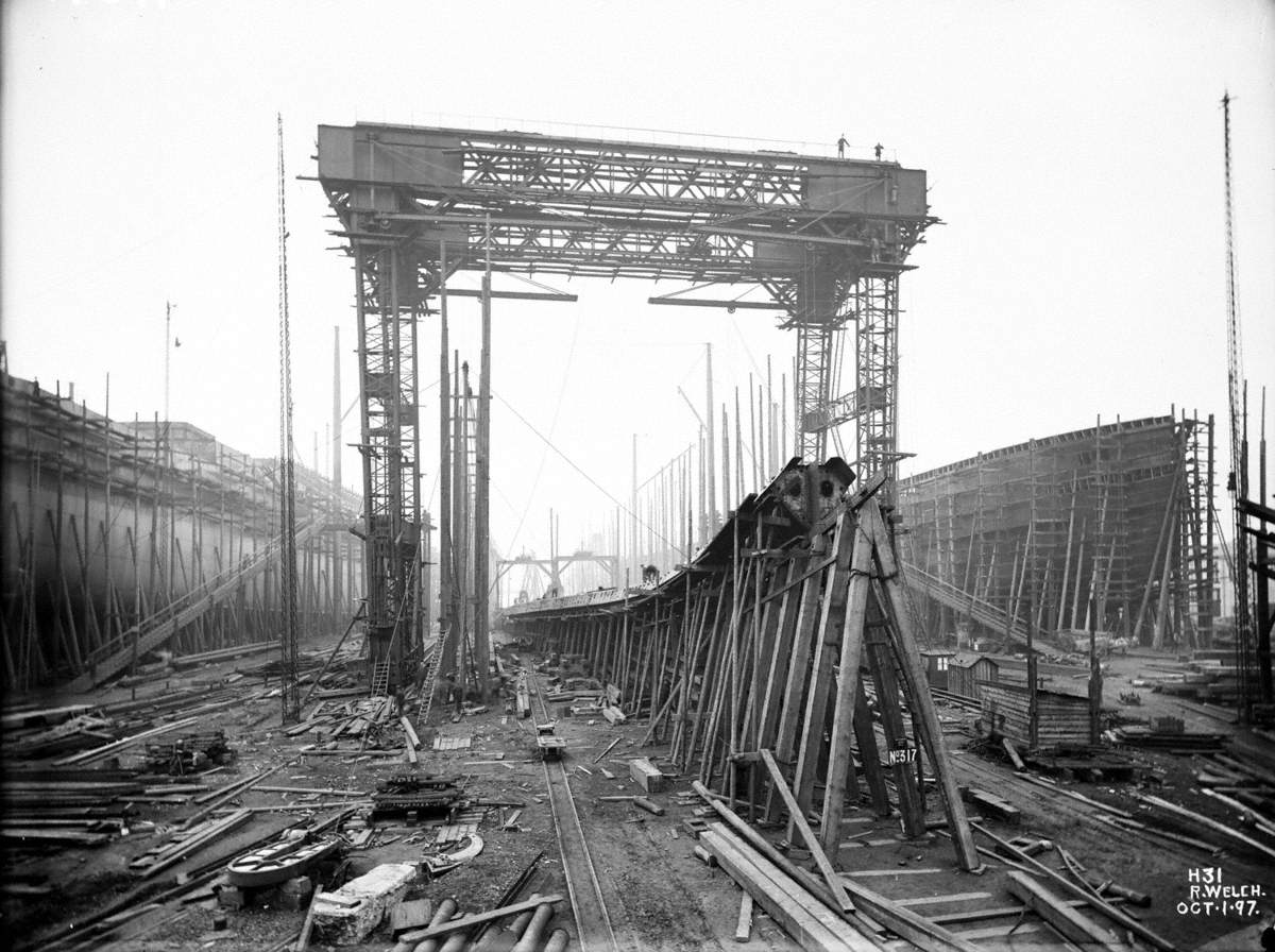 Construction of 'Oceanic' from keel laying to bottoming