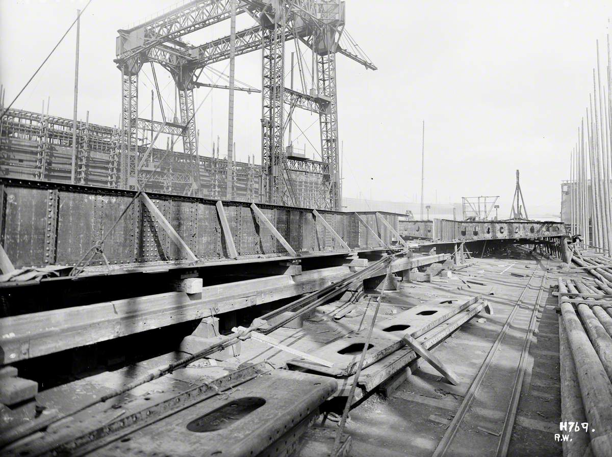 Laying keel plates, centre plates and bottom plates aft