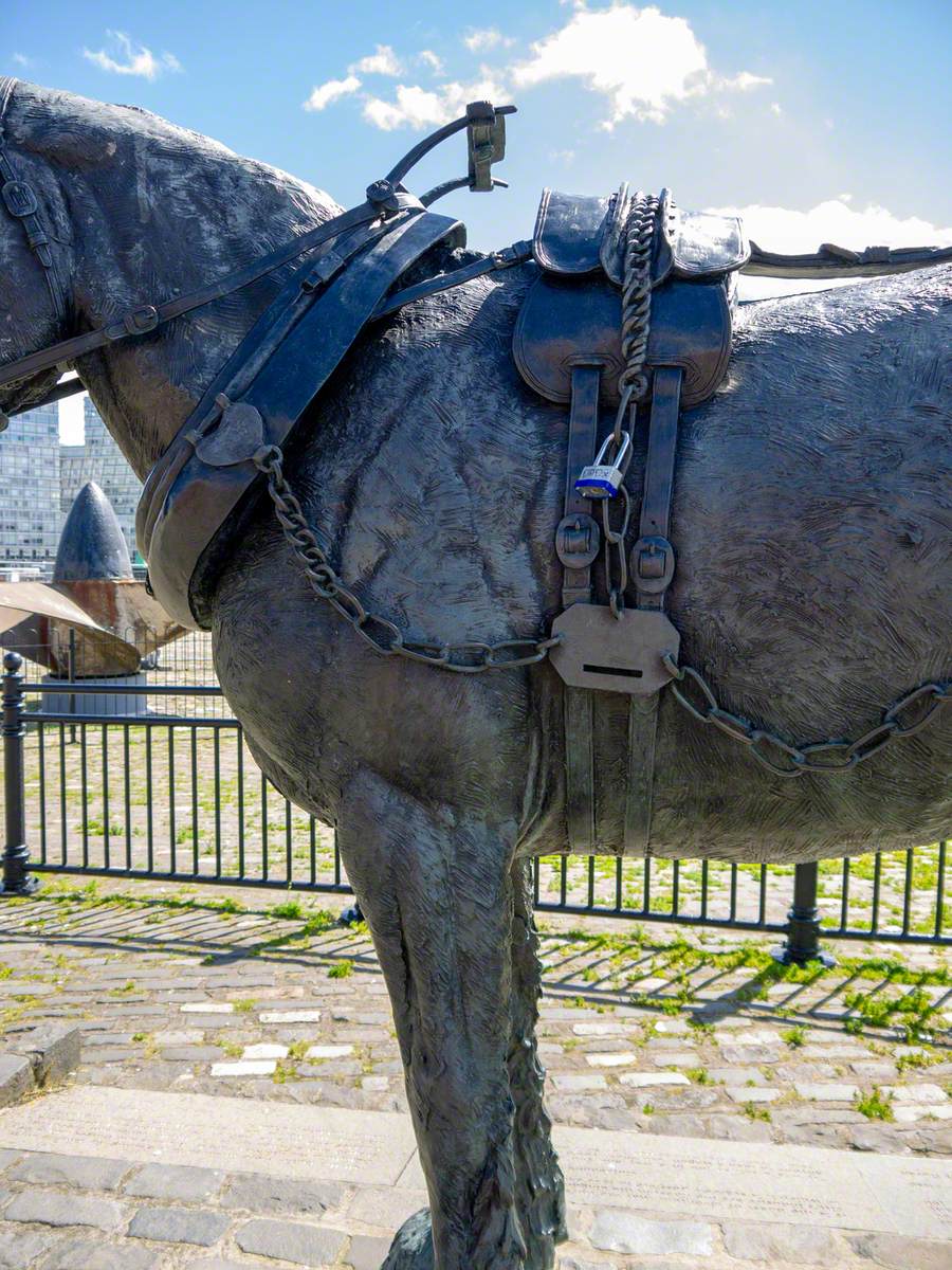 Waiting: The Monument to the Liverpool Working Horse