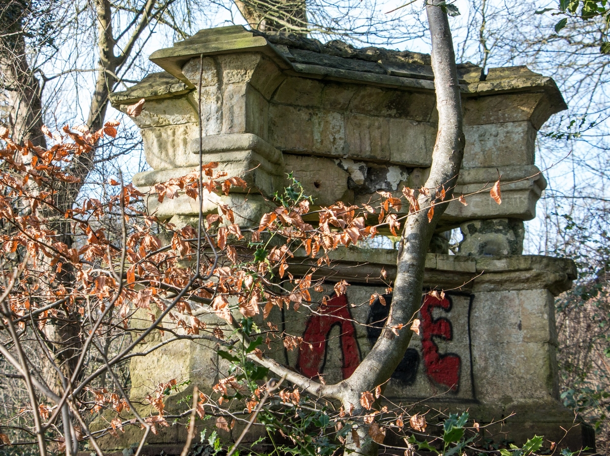 Sarcophagus Commemorating Charles, Fourth Duke of Beaufort (1709–1756)