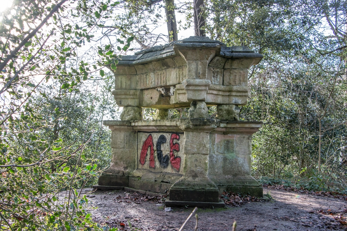 Sarcophagus Commemorating Charles, Fourth Duke of Beaufort (1709–1756)