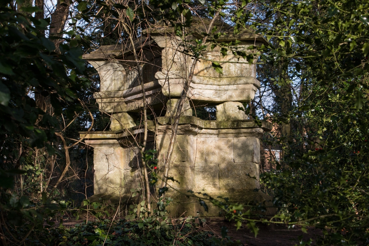 Sarcophagus Commemorating Charles, Fourth Duke of Beaufort (1709–1756)