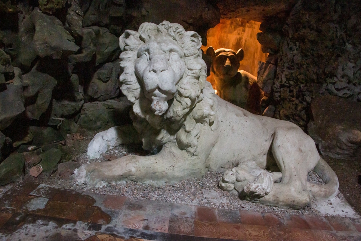 Goldney Grotto, River God and Two Lions