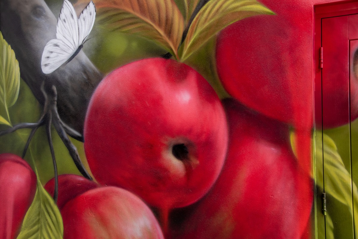 Apples and Bird